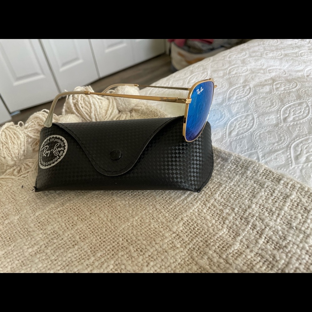 In perfect condition raybans - Picture 1 of 5